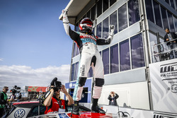 Il vincitore della gara Jean-Karl Vernay, Audi Sport Leopard Lukoil Team Audi RS 3 LMS
