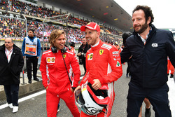 Sebastian Vettel, Ferrari celebra con Antti Kontsas