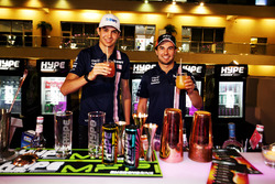 Esteban Ocon, Sahara Force India F1, Sergio Perez, Sahara Force India F1 with drinks