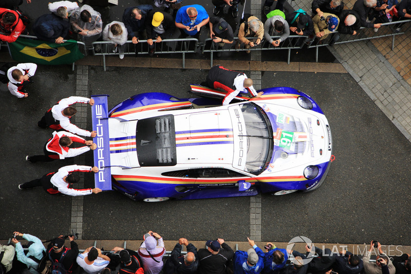 #91 Porsche GT Team Porsche 911 RSR