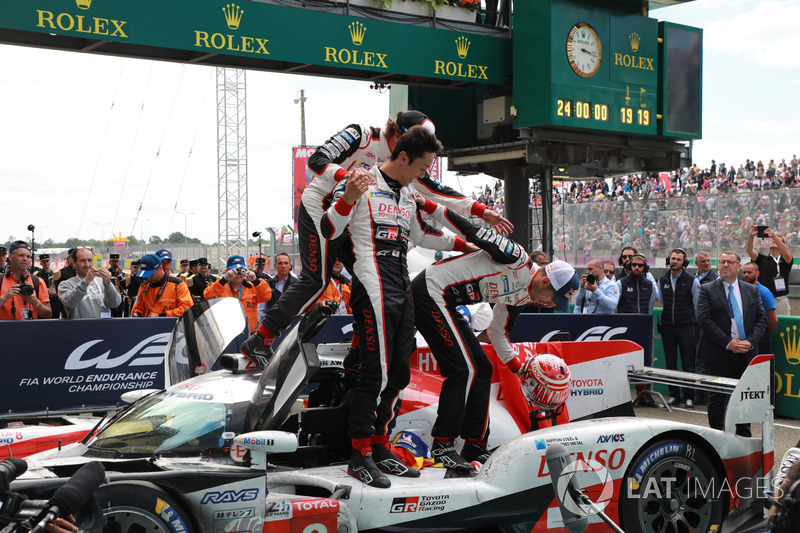 Winners #8 Toyota Gazoo Racing Toyota TS050: Sébastien Buemi, Kazuki Nakajima, Fernando Alonso