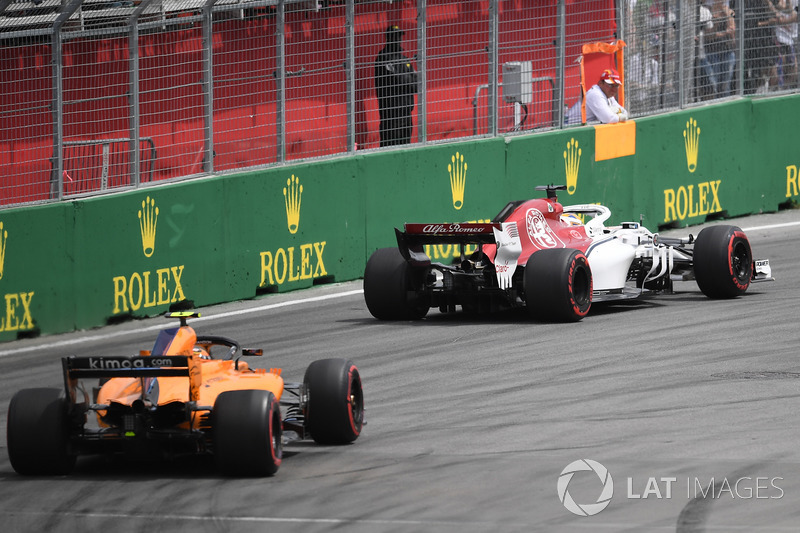 Marcus Ericsson, Sauber C37 et Stoffel Vandoorne, McLaren MCL33