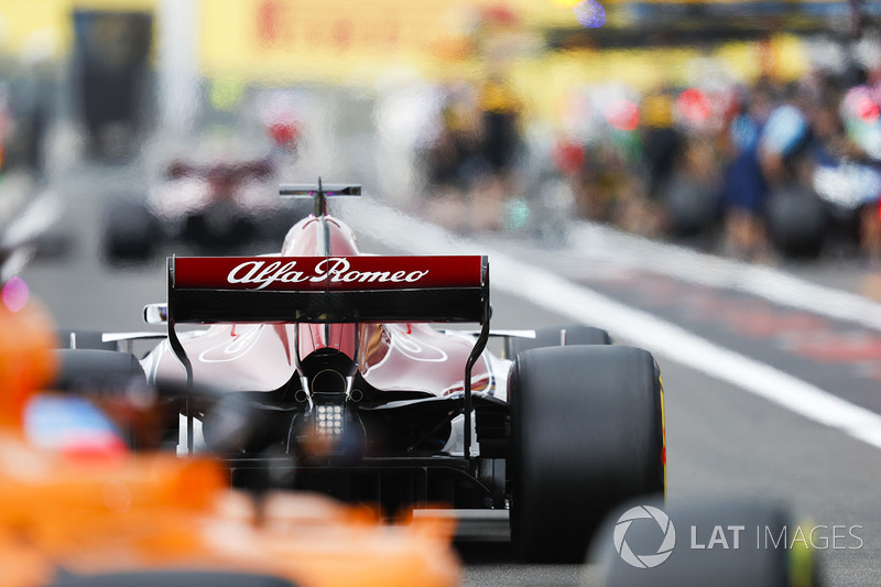 Marcus Ericsson, Sauber C37, dans la voie des stands