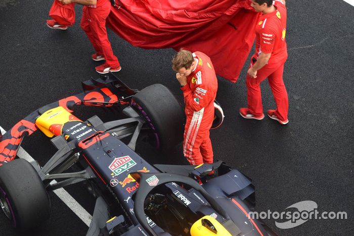 Sebastian Vettel, Ferrari mira el Red Bull Racing RB14