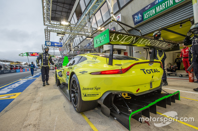 #97 Aston Martin Racing Aston Martin Vantage AMR: Alex Lynn, Maxime Martin, Jonathan Adams