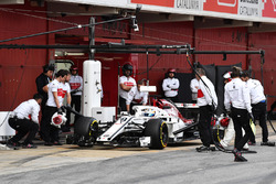 Marcus Ericsson, Alfa Romeo Sauber C37 pit stop