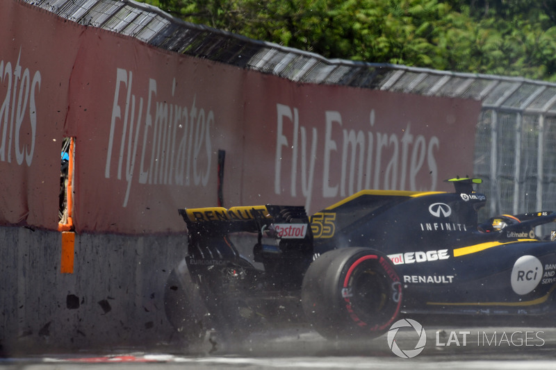 Столкновение со стеной: Карлос Сайнс, Renault Sport F1 Team RS18