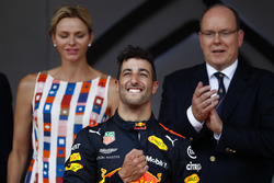 Il vincitore della gara Daniel Ricciardo, Red Bull Racing festeggia sul podio