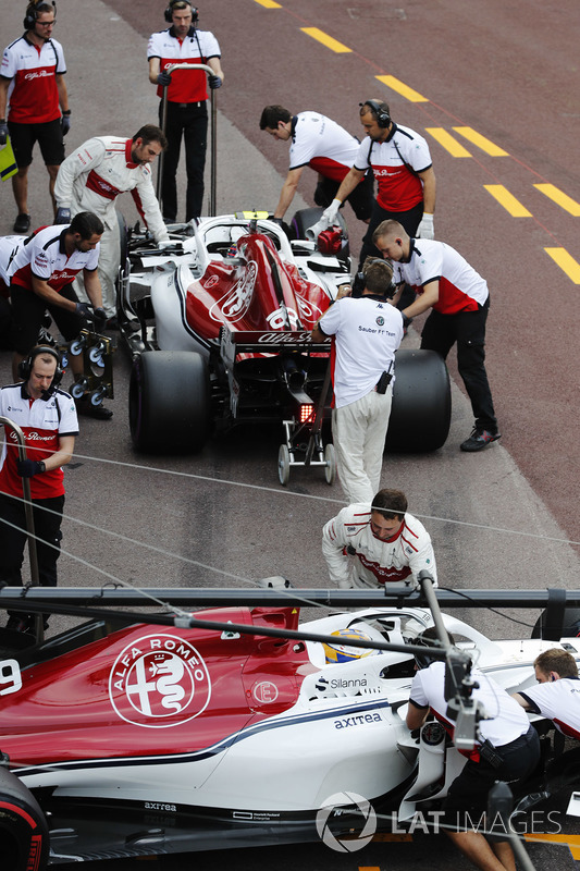 Sauber mechanics work on the Marcus Ericsson Sauber C37 and Charles Leclerc Sauber C37