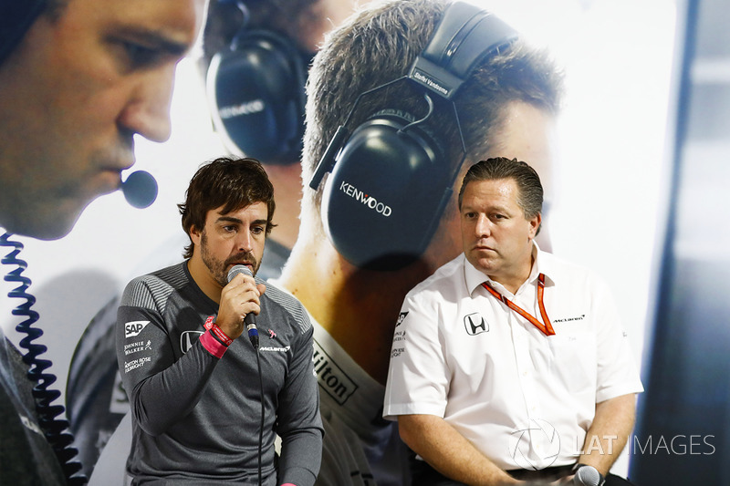 Fernando Alonso, McLaren, Zak Brown, Director ejecutivo McLaren Technology Group, en conferencia de prensa