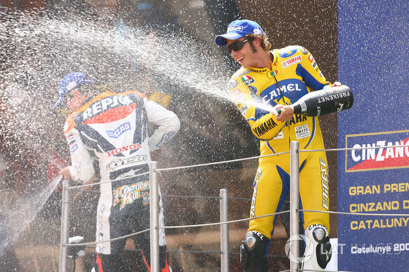 Podio: 1º Valentino Rossi, 2º Nicky Hayden, 3º Kenny Roberts Jr.