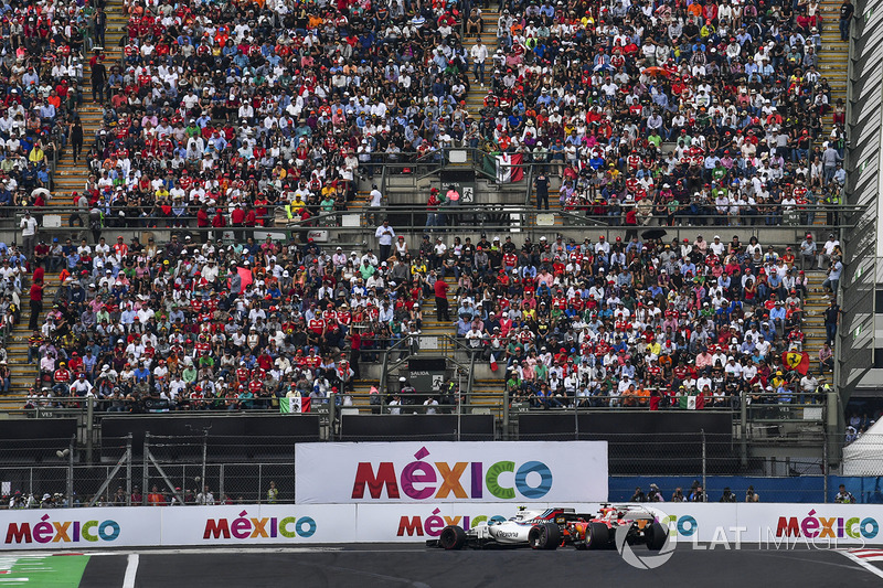 Lance Stroll, Williams FW40 y Sebastian Vettel, Ferrari SF70H