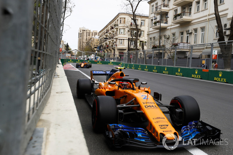 Stoffel Vandoorne, McLaren MCL33 Renault, Fernando Alonso, McLaren MCL33 Renault