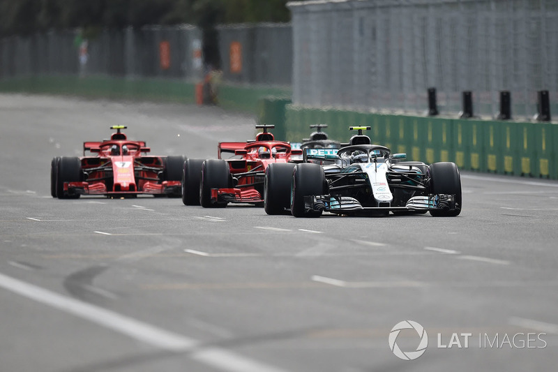 Valtteri Bottas, Mercedes-AMG F1 W09 EQ Power+ leads Lewis Hamilton, Mercedes-AMG F1 W09 EQ Power+ and Sebastian Vettel, Ferrari SF71H