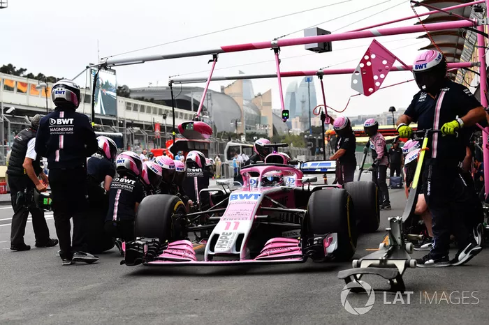 Sergio Perez, Force India VJM11 pit stop