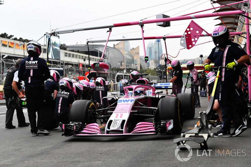 Sergio Perez, Force India VJM11 pit stop