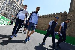 Sergey Sirotkin, Williams parcourt le circuit à pied