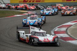 #2 Porsche Team Porsche 919 Hybrid: Timo Bernhard, Earl Bamber, Brendon Hartley