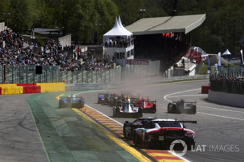 Start of the race #8 Toyota Gazoo Racing Toyota TS050: Sébastien Buemi, Kazuki Nakajima, Fernando Alonso leads