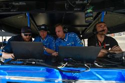 Эд Джонс, инженеры Chip Ganassi Racing и Дарио Франкитти