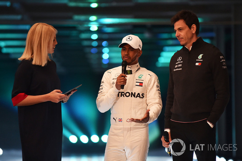 Lewis Hamilton, Mercedes AMG F1, Toto Wolff, Direttore Esecutivo Mercedes AMG F1