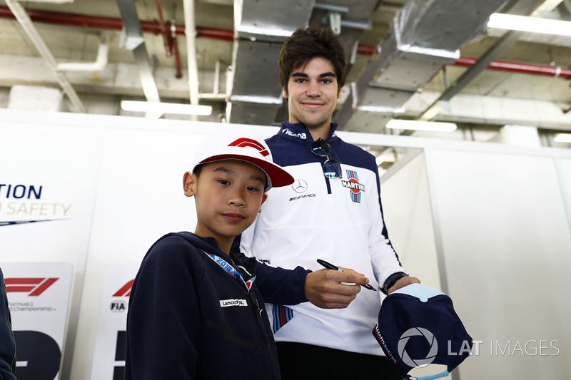 Lance Stroll, Williams Racing, meets a young fan