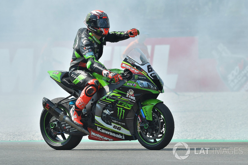 Il vincitore della gara Tom Sykes, Kawasaki Racing