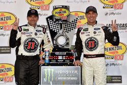 Rodney Childers, Kevin Harvick, Stewart-Haas Racing, Ford Fusion Jimmy John's celebrates his win