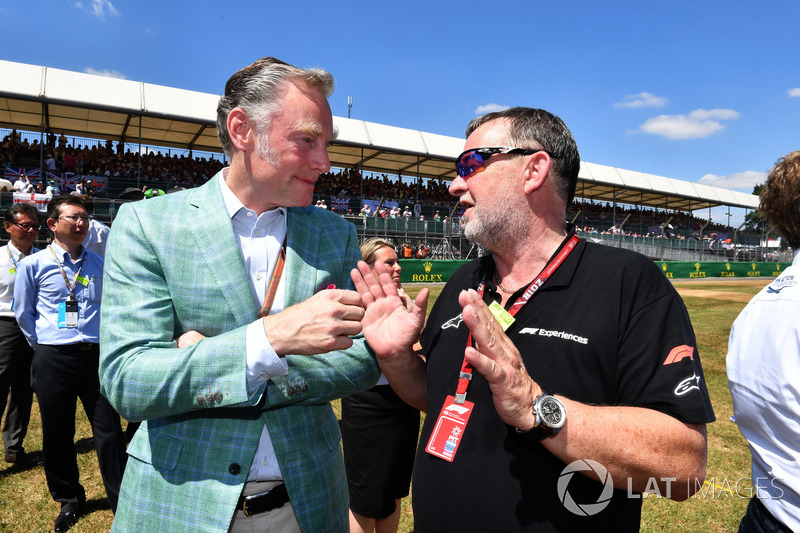 Sean Bratches, Formula One Managing Director, Commercial Operations and Paul Stoddart, on the grid