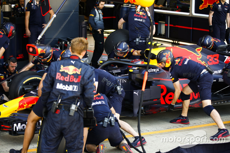 Max Verstappen, Red Bull Racing RB14, aux stands