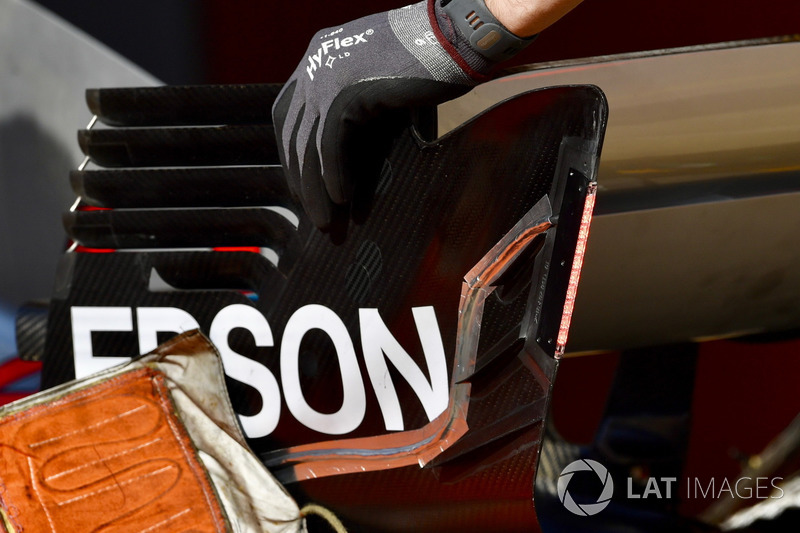 Detail sayap belakang Mercedes-AMG F1 W09