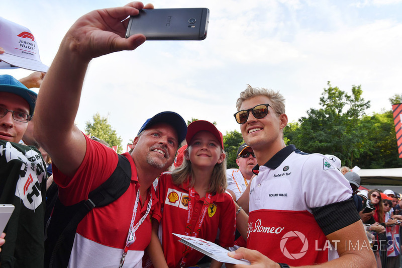 Marcus Ericsson, Sauber fans selfie