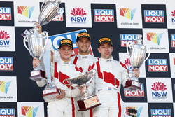 Podium: racewinnaar Robin Frijns, Stuart Leonard, Dries Vanthoor, Audi Sport Team WRT