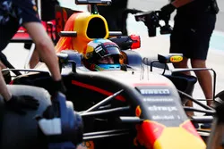 Daniel Ricciardo, Red Bull Racing, au stand