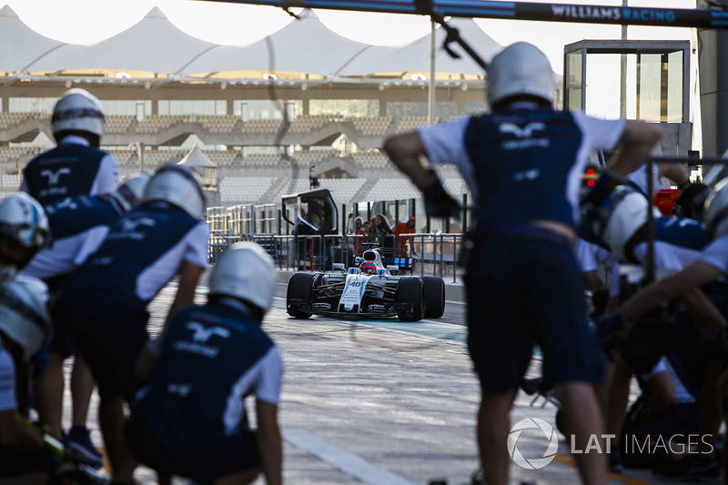  Robert Kubica, Williams FW40, pit stop action