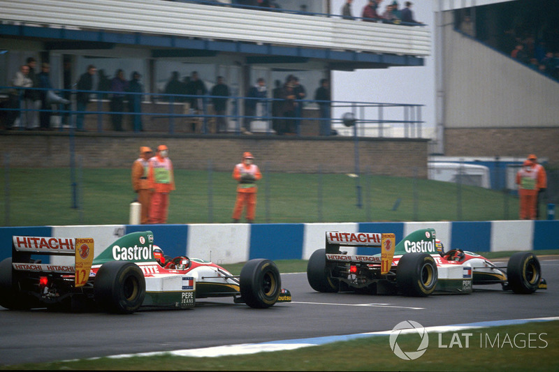 Johnny Herbert, Lotus 107B poursuit Alessandro Zanardi, Lotus 107B