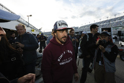 Fernando Alonso, United Autosports with fans