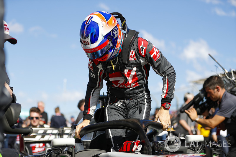 Romain Grosjean, Haas F1 Team, en la parrilla