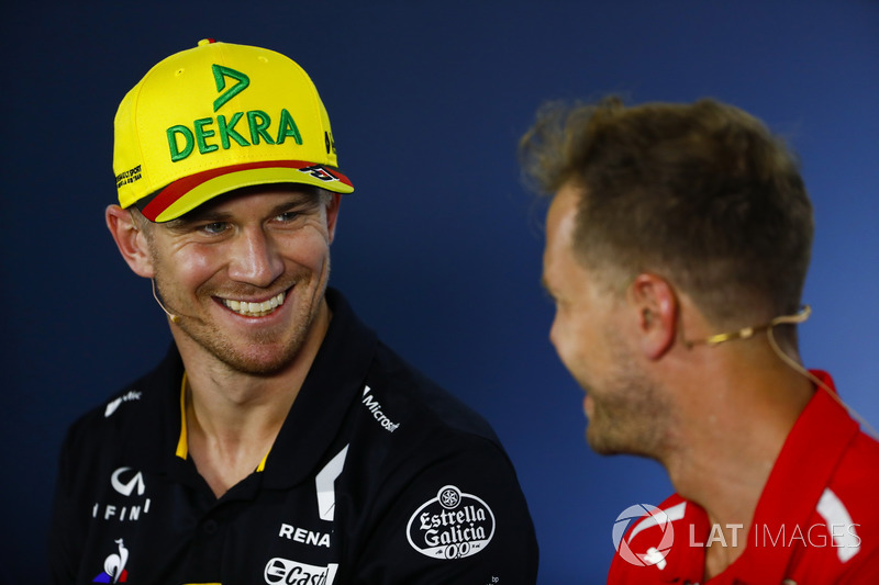 Nico Hulkenberg, Renault Sport F1 Team, y Sebastian Vettel, Ferrari, en rueda de prensa
