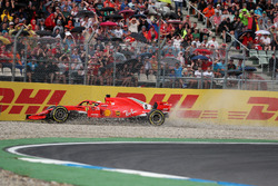 Sebastian Vettel, Ferrari SF71H, va a sbattere