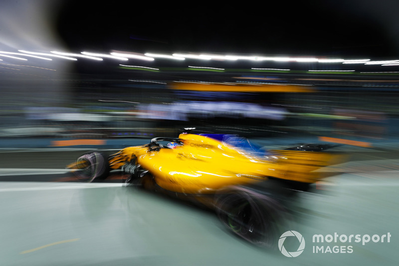 Fernando Alonso, McLaren MCL33, leaves the garage