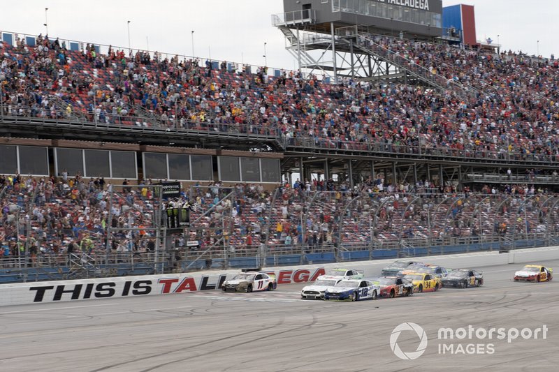 Ryan Blaney, Team Penske, Ford Mustang Dent Wizard, Ryan Newman, Roush Fenway Racing, Ford Mustang Wyndham Rewards, Denny Hamlin, Joe Gibbs Racing, Toyota Camry FedEx Ground