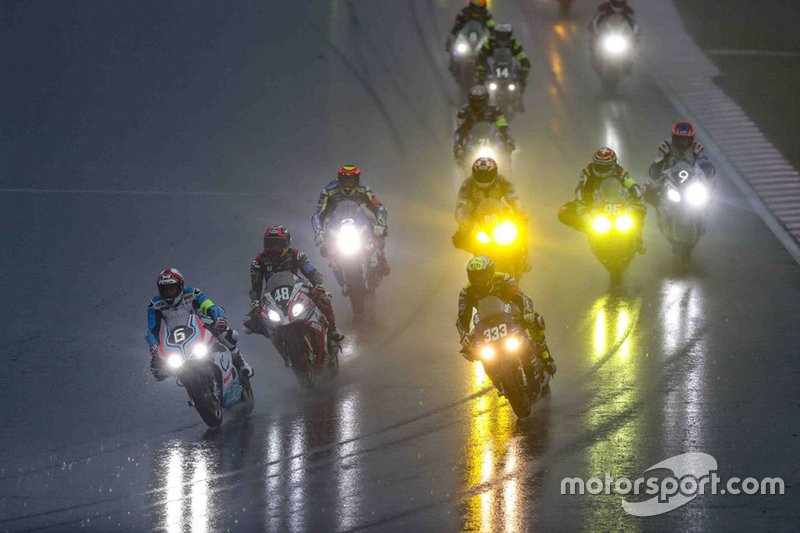 Azione in pista alla gara della 8 Ore di Sepang