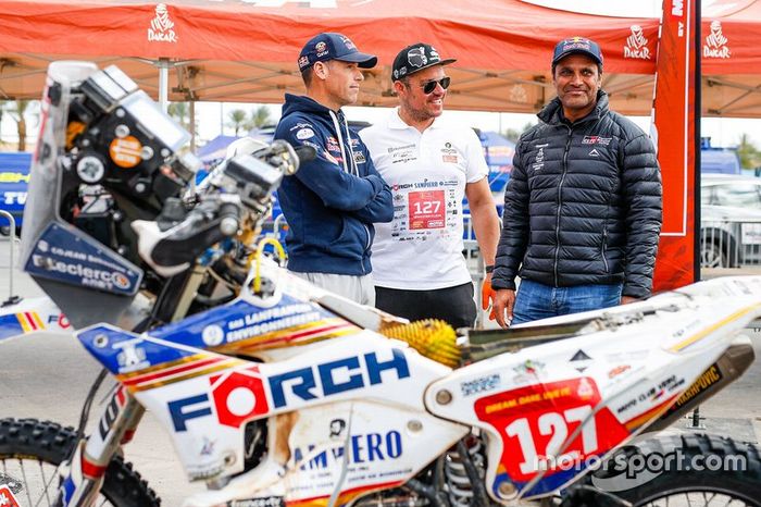 #127 Husqvarna: Sebastien Cojean, #300 Toyota Gazoo Racing: Nasser Al-Attiyah, Matthieu Baumel