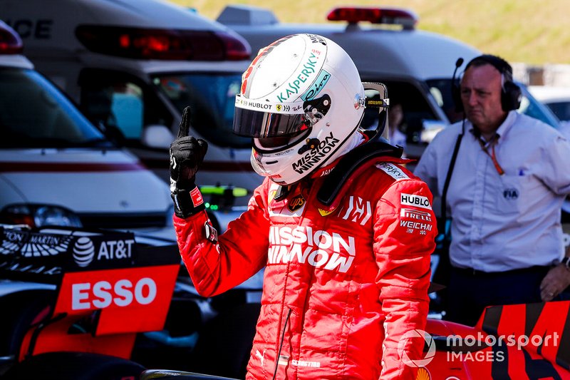 Sebastian Vettel, Ferrari, festeggia nel parco chiuso dopo aver conquistato la pole position
