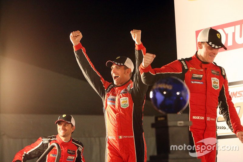 I vincitori GTLM #62 Risi Competizione Ferrari 488 GTE: Alessandro Pier Guidi, James Calado, Daniel Serra