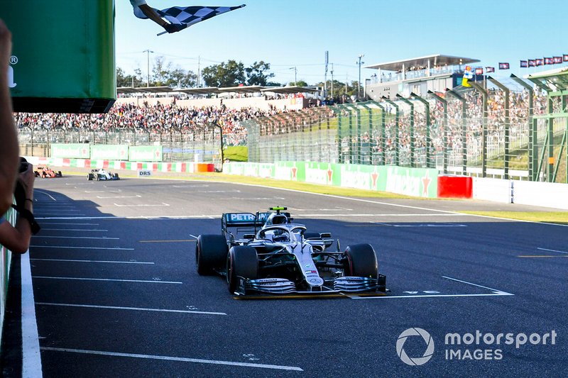 Valtteri Bottas – bandeira quadriculada