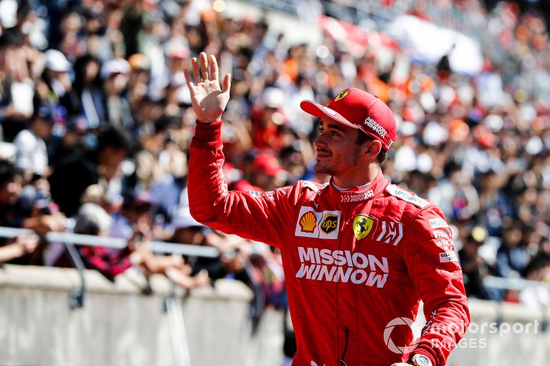 Charles Leclerc, Ferrari, en el desfile de pilotos