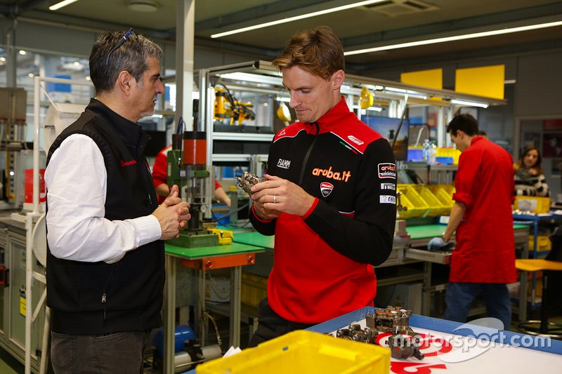 Visita di Chaz Davies agli stabilimenti Brembo