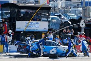 Ross Chastain, Roush Fenway Racing, Ford Mustang Wyndham Rewards pit stop